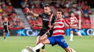 El Sporting se encuentra con la victoria en el adiós de otra temporada decepcionante: victoria en Granada
