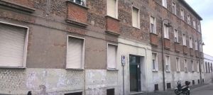 Livorno, accoltellato in fronte nel centro di accoglienza migranti