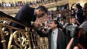 La derecha nacionalista aprieta a Sánchez… pero aún no ahoga