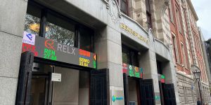 Damrak neemt adempauze na records