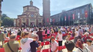 Palio di Legnano 2026, piazza San Magno gremita: la messa sul Carroccio apre la giornata di festa /
