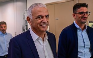 Ex-finance minister Kahlon convicted on securities-reporting charges in plea bargain