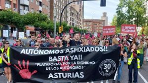 Varios centenares de autónomos se manifiestan en Gijón contra 