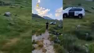 Con poca agua y sin abrigo: Guardias de Montaña de Mieres rescatan a un montañero que se perdió por la niebla en la zona del Meicín, en Lena