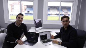 La unión entre datos y ojo que propició el ascenso el Avilés: las claves de cómo se hacen los fichajes blanquiaszules
