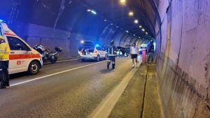 Breno, frontale in galleria: due persone morte /