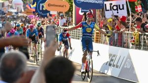 Finalmente Milan, la vittoria più bella: il velocista friulano domina la volata finale a Roma