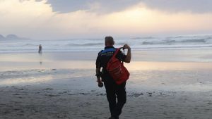 La memoria negra de la playa de Salinas: cinco episodios que aún se recuerdan con pesar en la localidad castrillonense