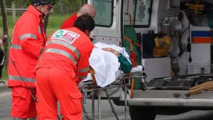 Scivola con la moto e la caduta non gli lascia scampo: morto Ivano Sari