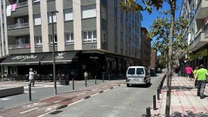 Siero estudia modificar la normativa que afecta al paso de vehículos por las calles peatonales para hacerla más restrictiva