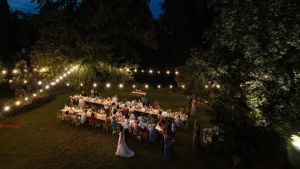 Ladri alla festa di matrimonio, svaligiata l’auto degli sposi