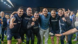 Una de las intrahistorias del ascenso del Avilés: las estampitas que bendijeron la gloria blanquiazul
