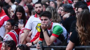 El luto de los jugadores del Rayo Vallecano visto por uno de los 11.000 de Leipzig