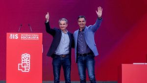 Las federaciones del PSOE se debaten entre adelantar elecciones o cerrar filas con Ferraz
