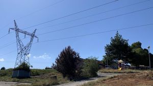 Espectacular redada en Siero para detener al padre de la niña de 5 años tutelada sustraída en Oviedo: “Vinieron lo menos ocho coches de Policía”