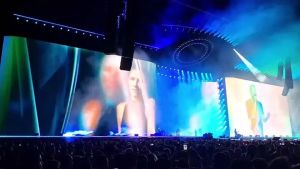 Cremonini a Gorizia, il duetto (a distanza) con Elisa per “Aurore boreali”