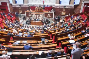 Proposition de loi post-Bétharram : une course contre la montre s’engage à l’Assemblée nationale