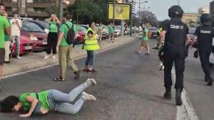 La Policía inicia el proceso para abrir expediente disciplinario al agente que agredió a la docente en Valencia