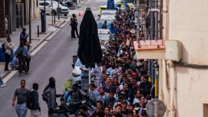 La población migrante está más sana y consume menos recursos sanitarios que los españoles