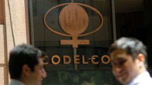 El militar en la habitación: la deuda de Codelco y la causa que el debate evita