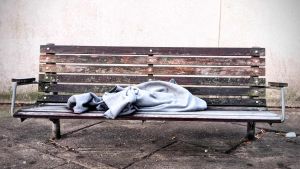 Vi får klap på skul­de­ren, men ingen penge: Ved I, hvor skidt det står til?