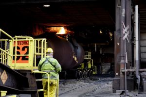 Het wordt een hete zomer voor Tata Steel Nederland en de overheid