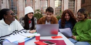 ¿Cómo ha cambiado la manera de estudiar de las generaciones hiperconectadas?