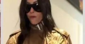 De Kaia Gerber a Sabrina Sato: o poder do trench coat até o último botão