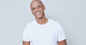 Voz de RuPaul no Brasil, Jorge Lucas entra em ‘A Nobreza do Amor’