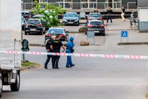 Politiet massivt til stede - undersøger knivstikkeri
