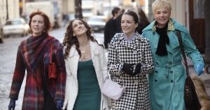 Atriz de ‘Sex And The City’ homenageia esposa: ‘adorável mulher’