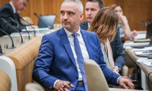 Zelena luč tudi za Janeza Ciglerja Kralja: So mamine izkušnje dovolj, da bo sin dober minister?