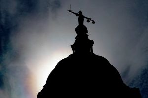 Bakmannen dømt i Norge, nå venter en rettssak i London