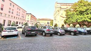 Studio di Confcommercio sul centro di Udine: «Così creiamo 1.200 nuovi parcheggi»