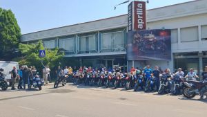 In cento al motoraduno Aprilia: «La festa? Al momento giusto»