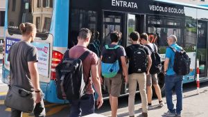 Oggetti smarriti sui bus di Trieste: in estate raddoppia il numero degli sbadati