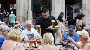 Asturias baja de los 50.000 parados sin esperar a que entre la temporada de verano