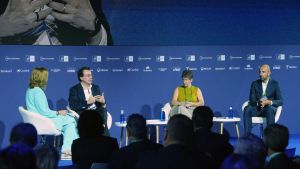 Europa debate como recuperar sus fábricas en la era de la IA: 