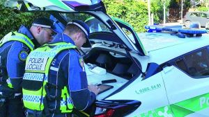 Sfreccia davanti alla polizia locale: si schianta dopo cinque chilometri