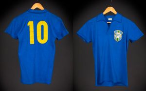 Subastan jersey de Pelé con el que jugó la final del Mundial en 1958 ¿Cuál es su valor?