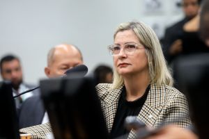 Ana Paula Leão exige ação do governo contra importações de leite