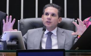 Hugo Motta, quando a Câmara irá reagir aos decretos inconstitucionais de maio?