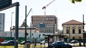 La città dei para-schiavi sfruttati nei cantieri. Pizzo, minacce, ricatti e reclutamento online: ecco come funziona il sistema