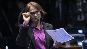 Congresso derruba resolução do Conanda que facilitava aborto em adolescentes