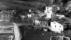 Lavori alla diga, l’acqua si abbassa. Riemerge l’antico borgo sommerso