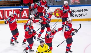Nå bør det være hockeyens og Tillers tur