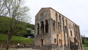 El mineral con el que se levantó Oviedo, desde el Prerrománico hasta la Catedral, entra en el olimpo de la Geología