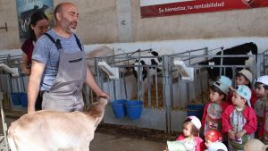 La PAU huye del campo