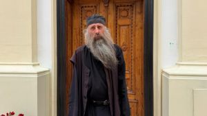 Manastir u pančevačkoj rafineriji: ‘Do ograde jedan svet, iza ograde drugi’