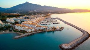 ¿Cuánto cuesta alquilar un apartamento en la playa este verano? De 3.800€ en el Puerto Banús a 560€ en la costa asturiana